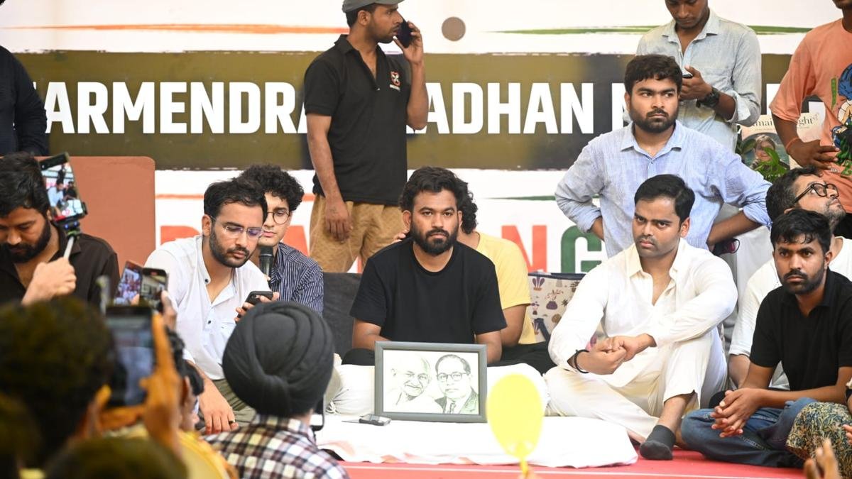 Hunger Strike by Sonam Wangchuk: CJP's Dipke Starts an Extended Hunger Strike at Jantar Mantar While Police Hospitalize Wangchuk
